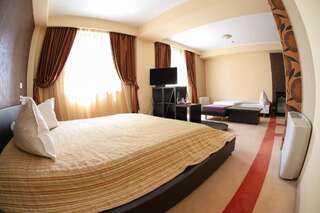 Отель Volo Hotel Бухарест Улучшенный двухместный номер с 1 двуспальной кроватью и диваном-11