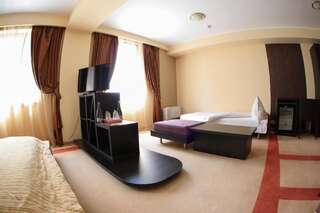 Отель Volo Hotel Бухарест Улучшенный двухместный номер с 1 двуспальной кроватью и диваном-12